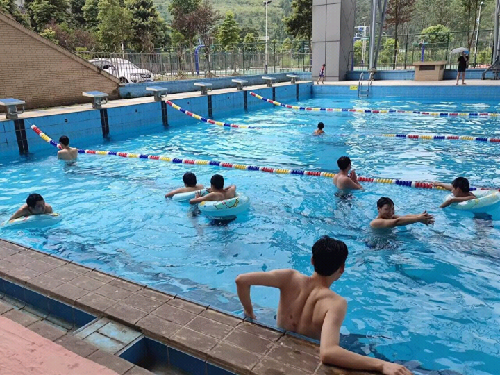 在这一下午也没学会游泳